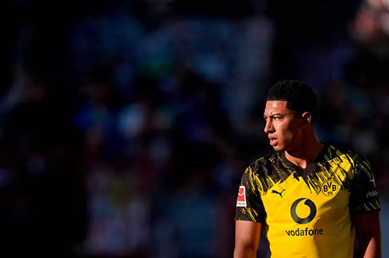 أب غاضب من أجل ابنه.. عائلة بيلينجهام تثير الفوضى في دورتموند